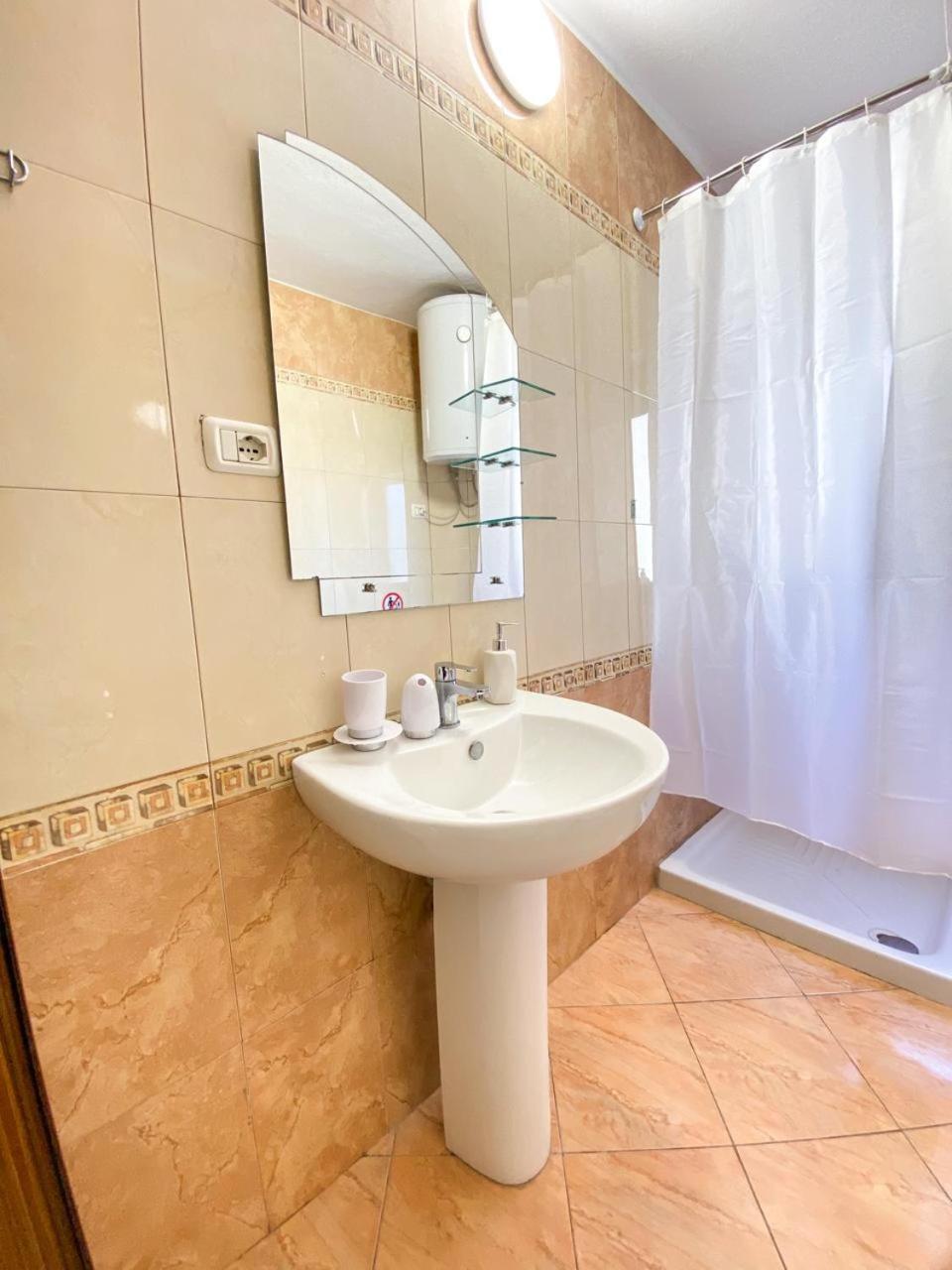 Block Inn Apartments Тирана Экстерьер фото